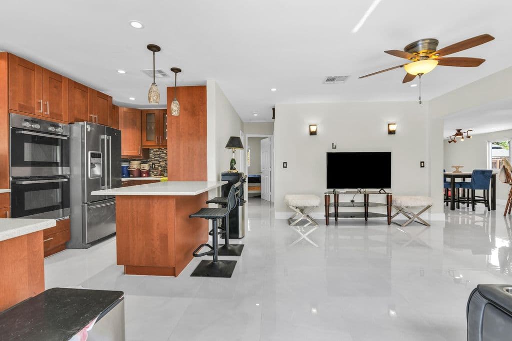 3-bedroom Single-Family Home — 1218 SW 2ND Avenue