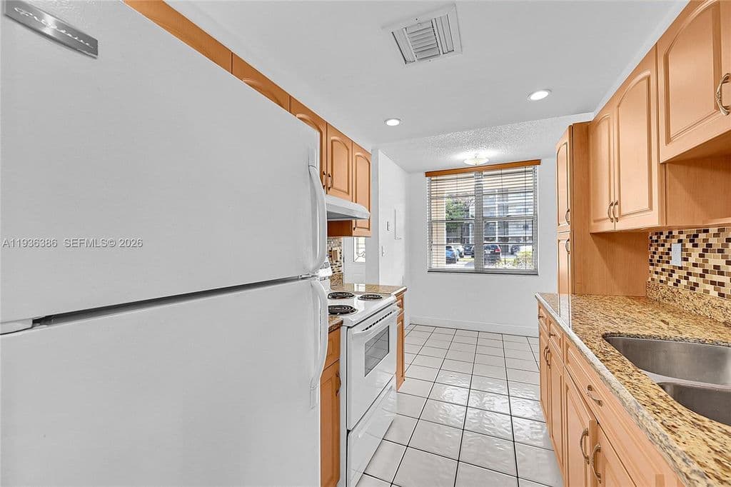 2-bedroom Condo — 4850 NW 29th Ct APT 125