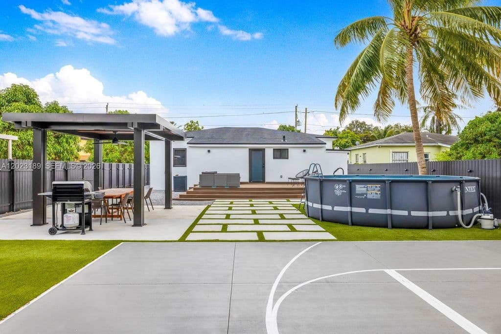5-bedroom Single-Family Home — 121 NW 53rd St