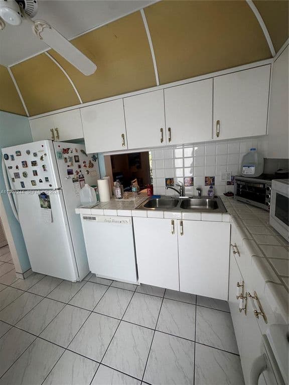 1+1 Condo — 1445 Atlantic Shores Blvd APT 307