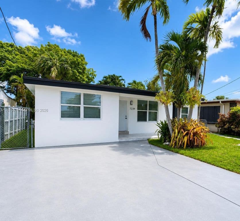 4+1 Mülk — 7239 NW 3rd St