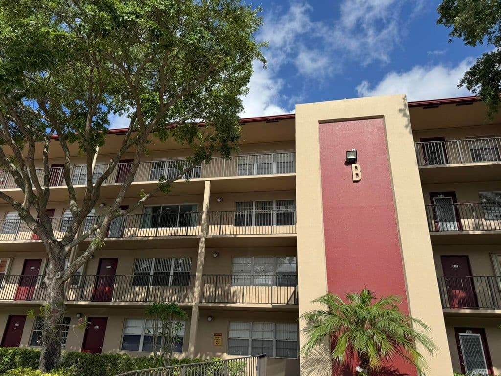 1+1 Condo — 850 SW 133rd Terrace #315b