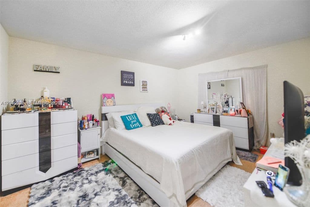 2-bedroom Condo — 875 Riverside Dr APT 735