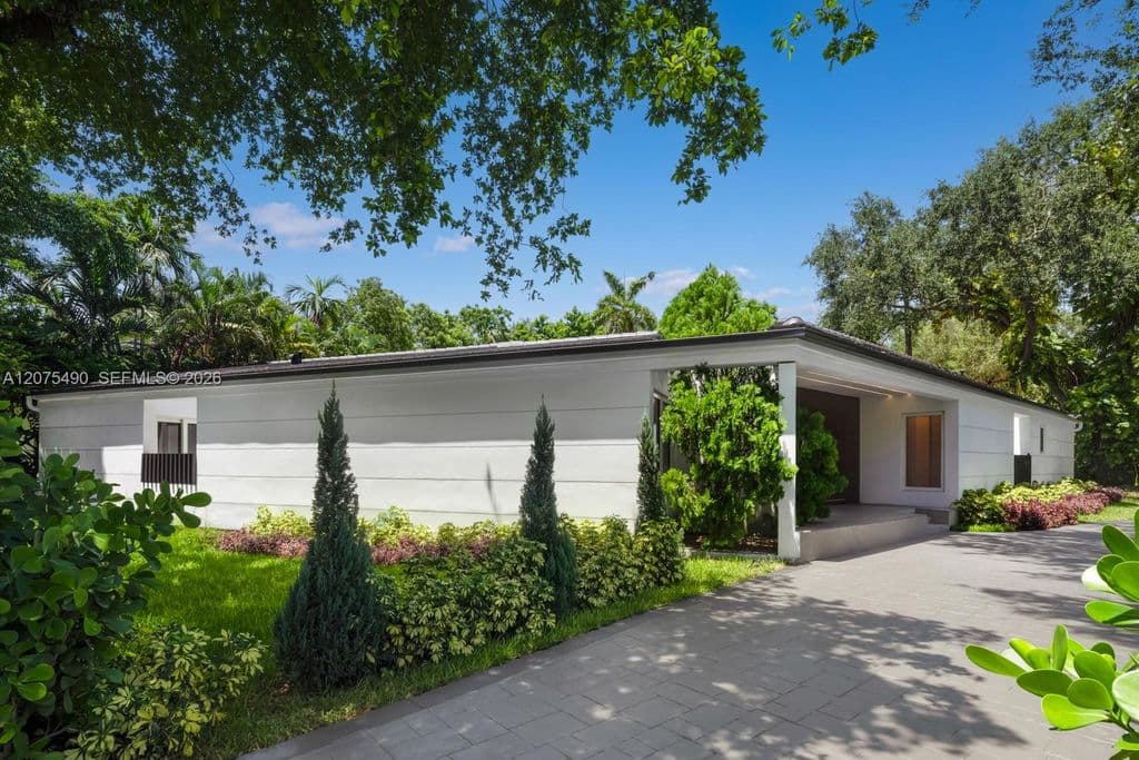 5-bedroom Single-Family Home — 8150 Old Cutler Rd