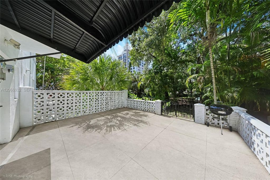 4-bedroom Property — 400 Alcazar Ave