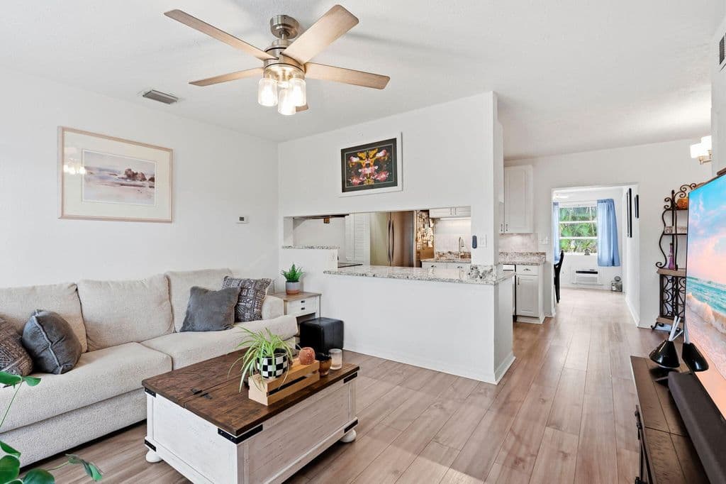 3+1 Müstakil ev — 156 Granada Drive