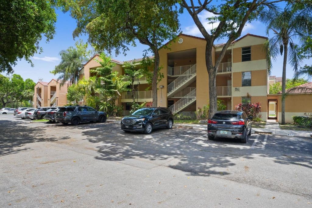 2+1 Condo — 8296 NW 24th Street #8296