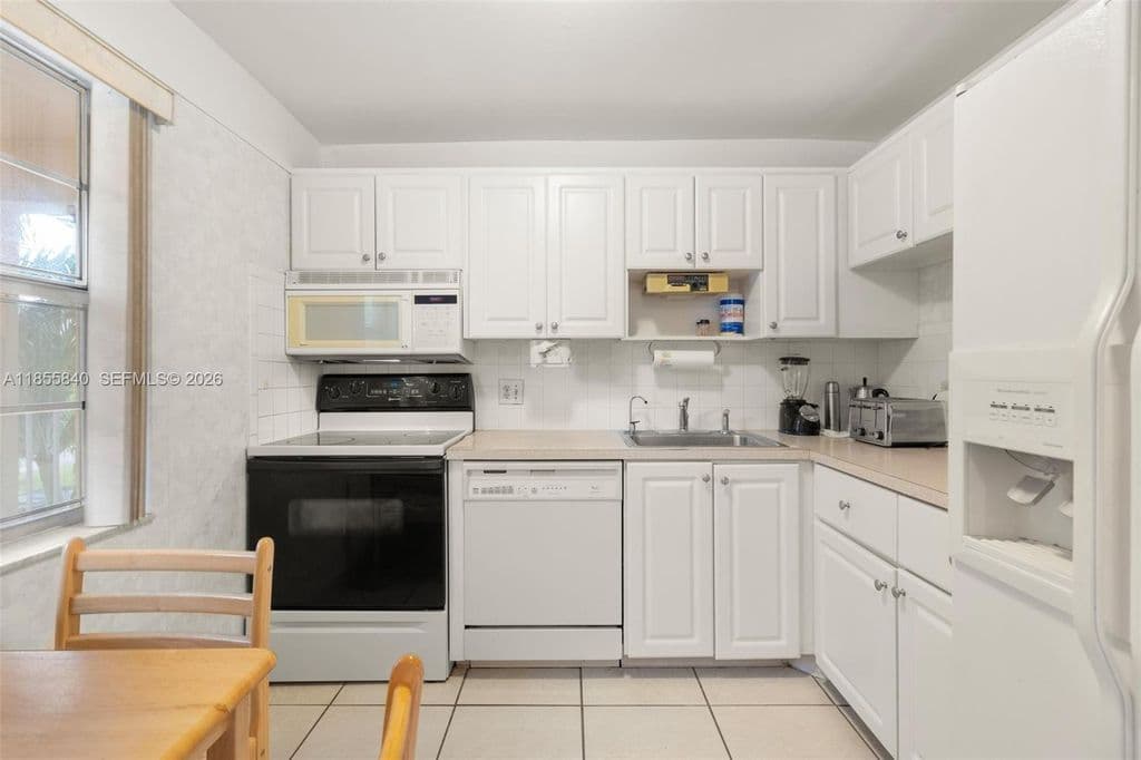 2+1 Condo — 1040 Country Club Dr APT 309