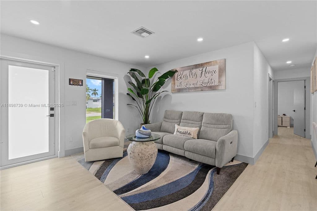 4-bedroom Single-Family Home — 11350 SW 57th St
