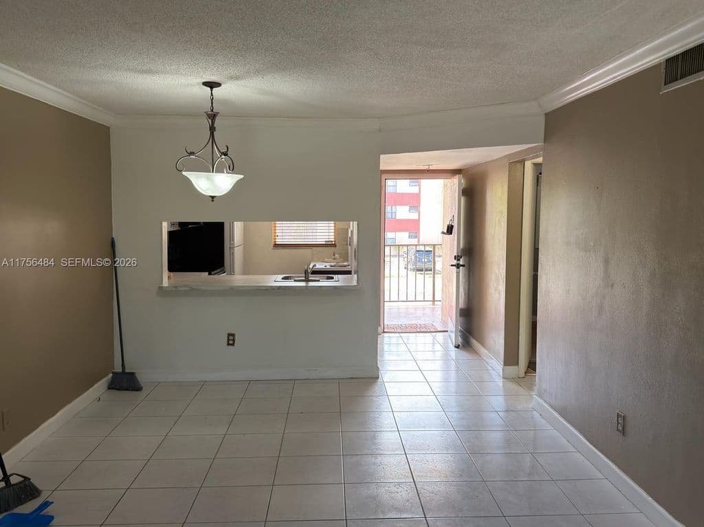 2-bedroom Condo — 3400 Foxcroft Rd APT 212