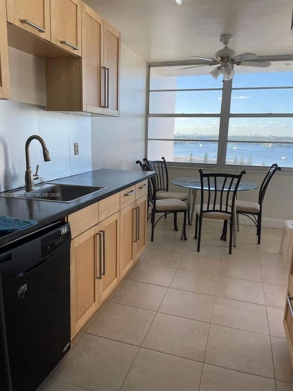 3-bedroom Condo — 18021 Biscayne Blvd APT 1701
