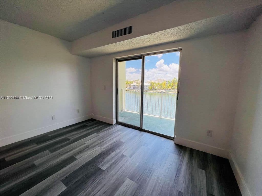 2+1 Condo — 8260 SW 210th St APT 220