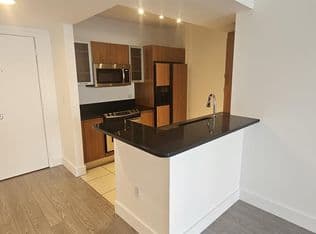2-bedroom Condo — 2775 NE 187th St APT 424, Aventura, 33180