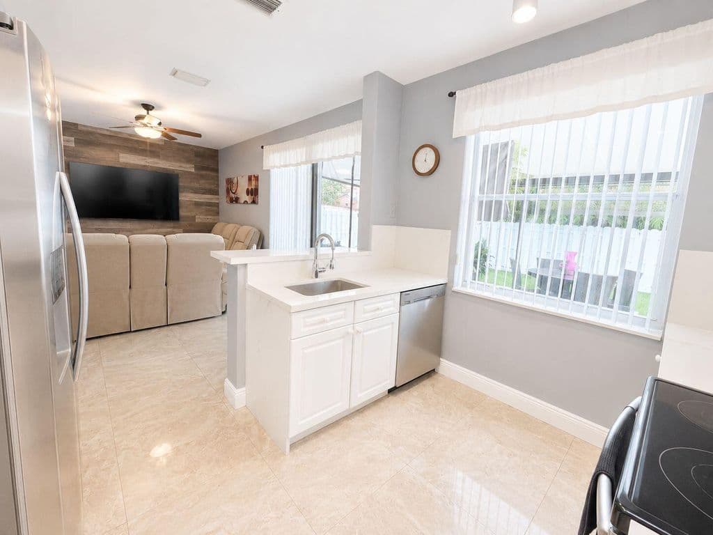 3-bedroom Single-Family Home — 6937 Turtle Bay Terrace