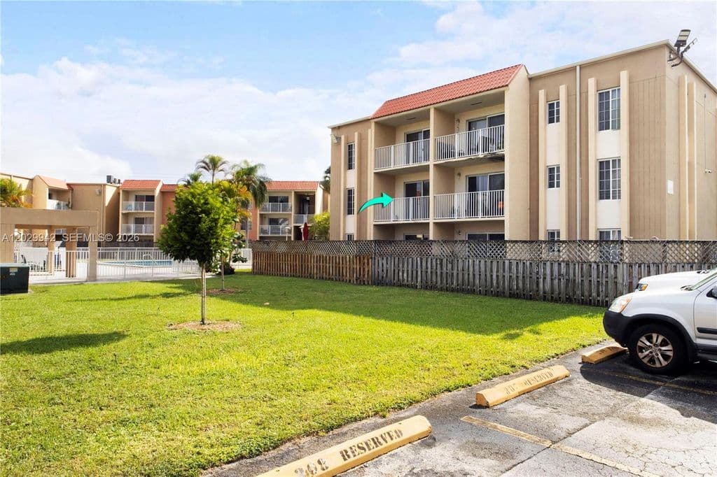 2+1 Condo — 5201 Geneva Way APT 211