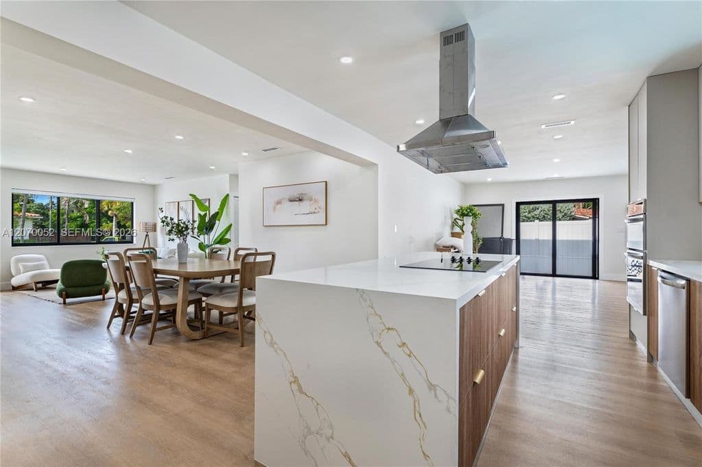 3+1 Müstakil ev — 480 NE 109th St
