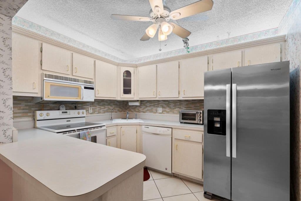 2-bedroom Condo — 336 Pine Ridge Circle #B-1