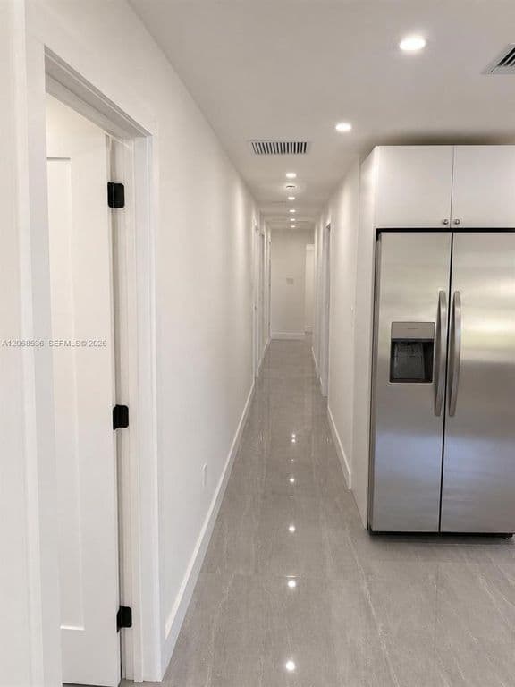 5+1 Müstakil ev — 607 NW 8th Ave