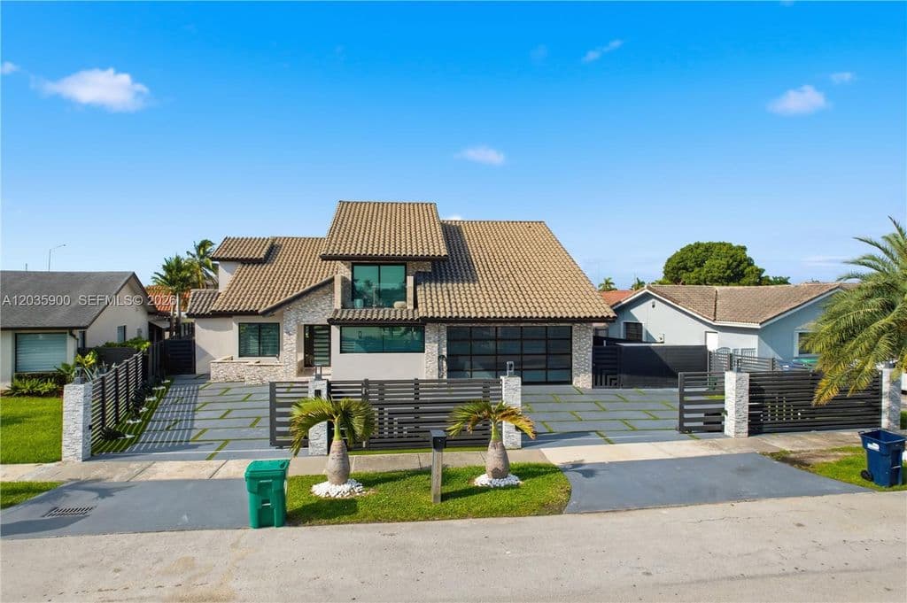 5+1 Müstakil ev — 13330 SW 5th St