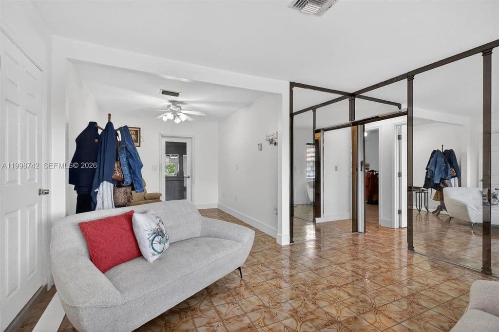 5-bedroom Single-Family Home — 733 W 33rd St