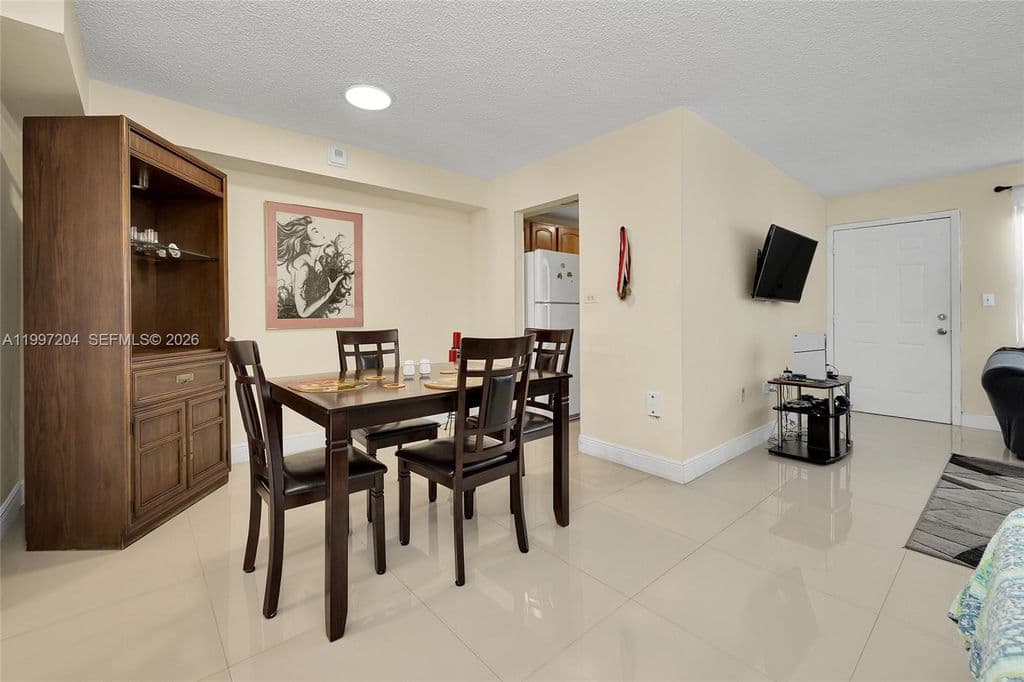 1+1 Condo — 7620 Carlyle Ave APT 204