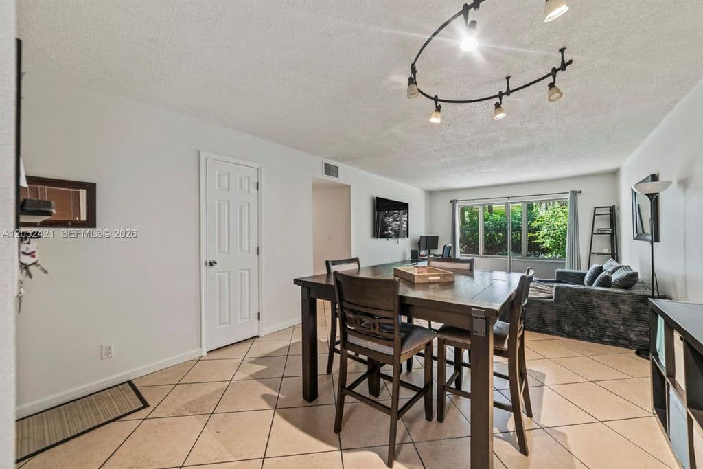 2-bedroom Condo — 1400 Tallwood Ave APT 107