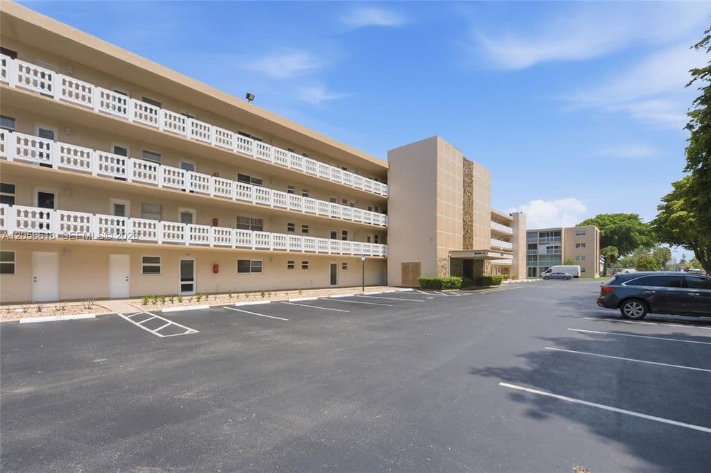 1+1 Condo — 1025 SE 2nd Ave APT 406