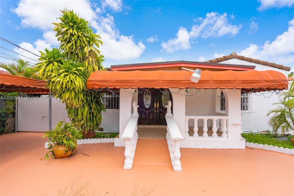 5+1 Müstakil ev — 615 SW 62nd Ct