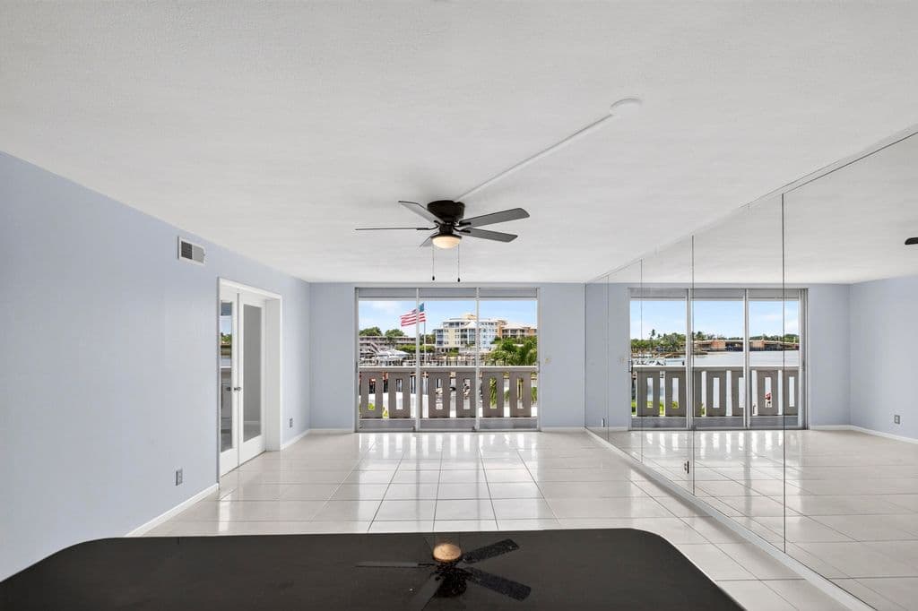 2+1 Condo — 231 E Lantana Road #204