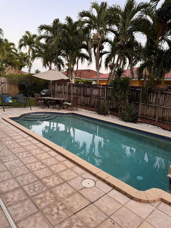4+1 Müstakil ev — 15234 SW 140th St