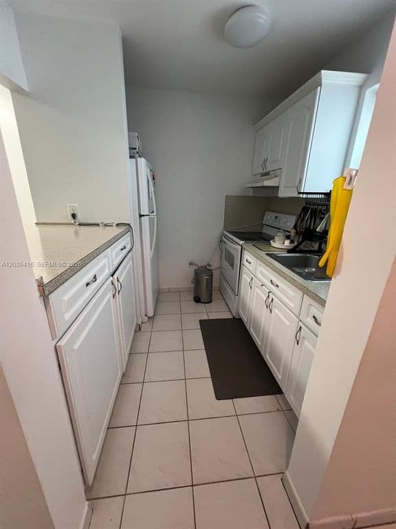 1+1 Condo — 13101 Memorial Hwy APT 201
