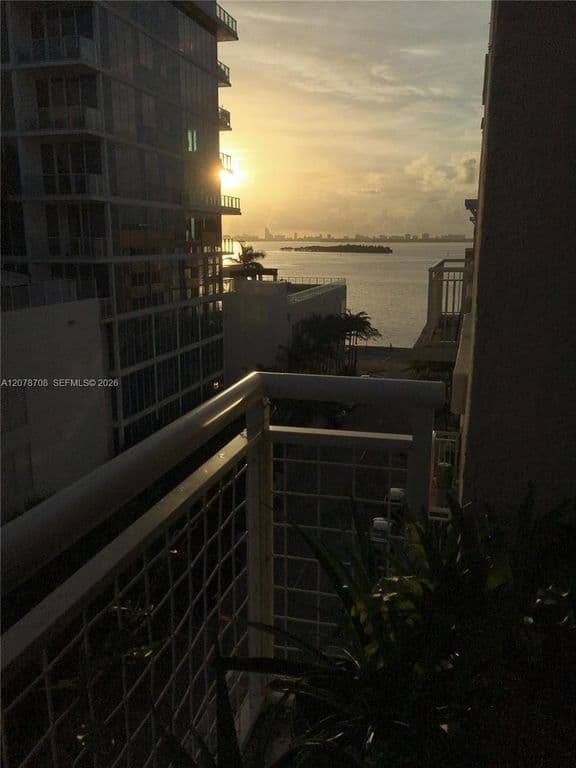 1-bedroom Condo — 2001 Biscayne Blvd APT 2604