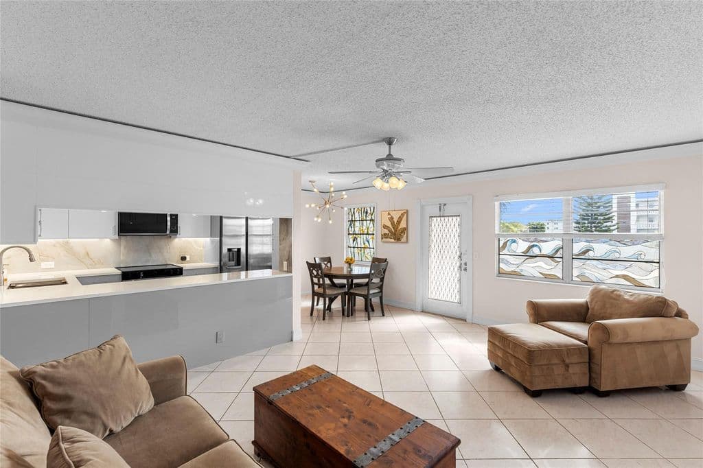 2+1 Condo — 2122 Cambridge F #2122