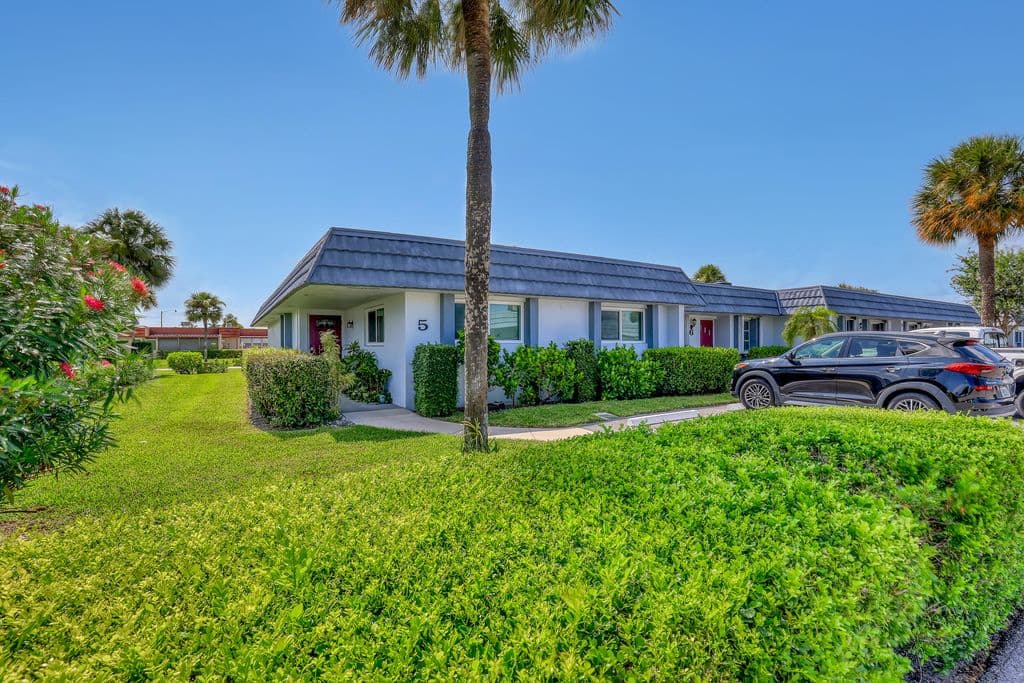 2-bedroom Condo — 2886 Fernley Drive E #5