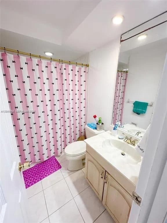 2-bedroom Condo — 13953 Kendale Lakes Cir #410B