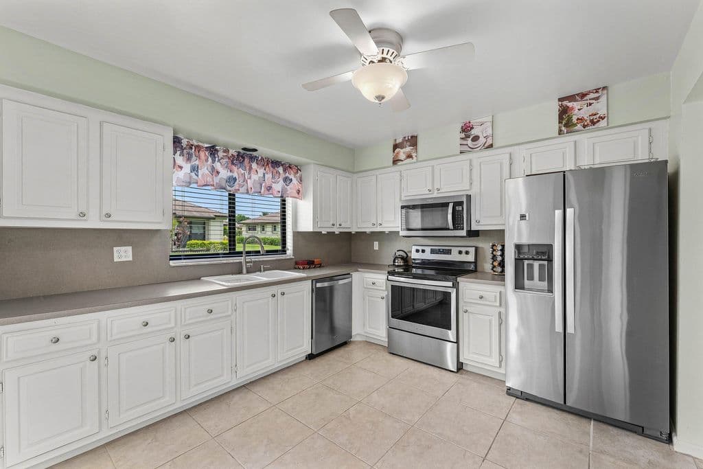 2-bedroom Condo — 4869 Equestrian Road #A