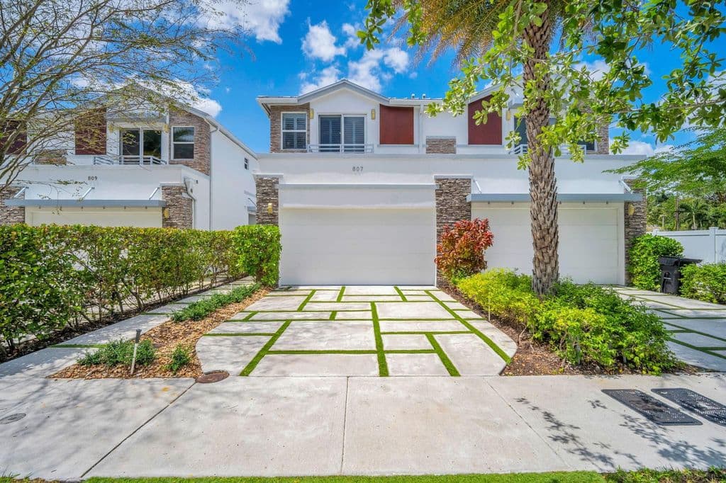 3-bedroom Property — 807 SW 7th Avenue
