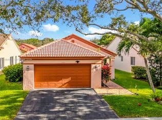 3-bedroom Single-Family Home — 1536 Presidio Dr, Weston, 33327
