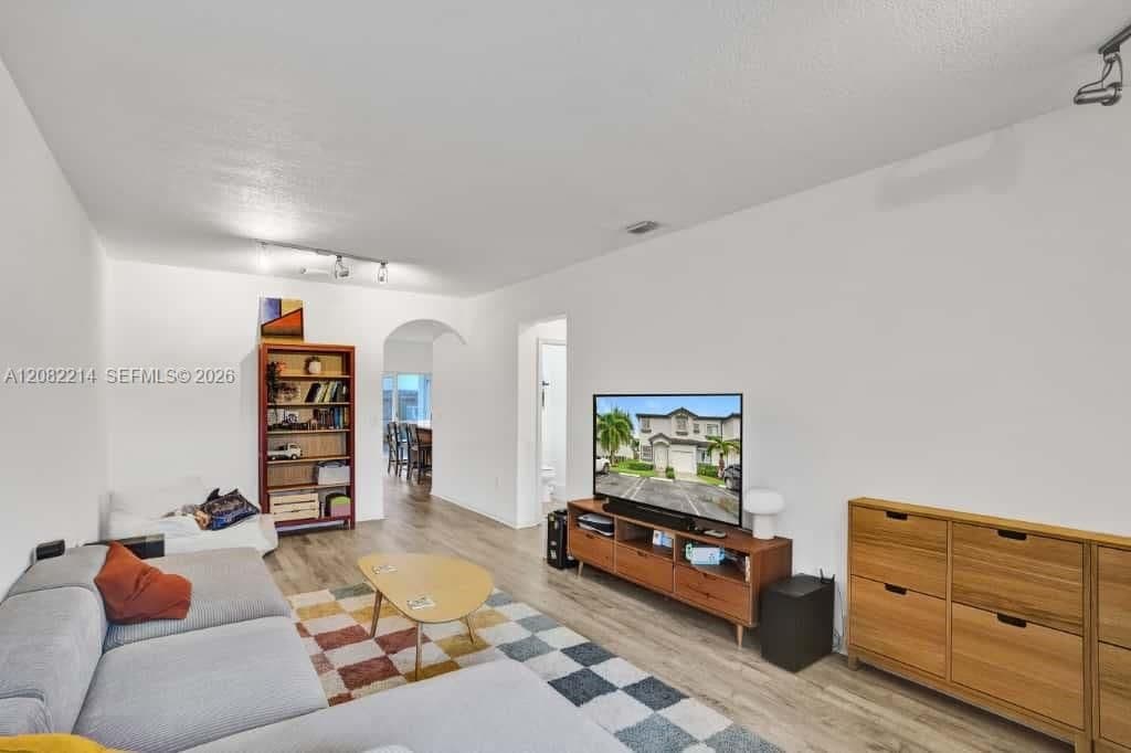 4+1 Mülk — 2238 SE 26th Ln #2238