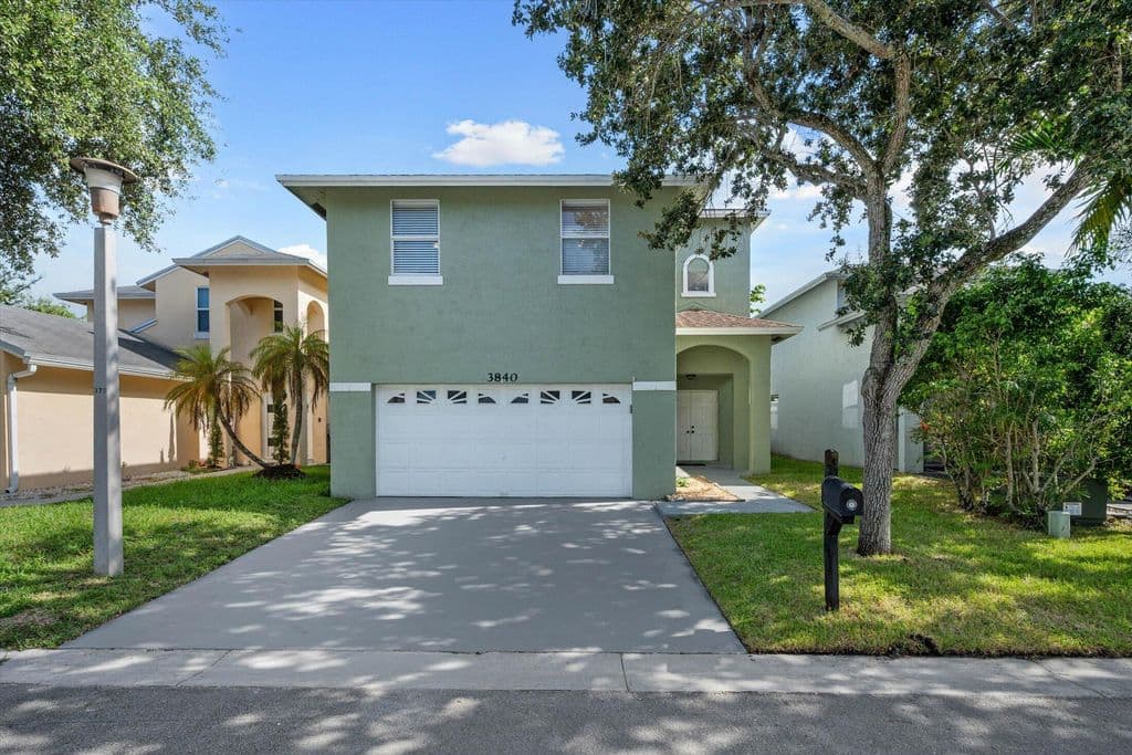 4+1 Müstakil ev — 3840 NW 23RD Place