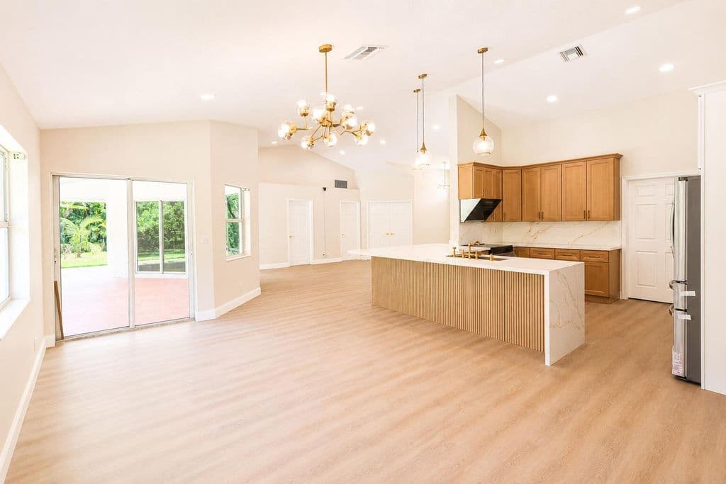 5-bedroom Single-Family Home — 16613 61st Place N