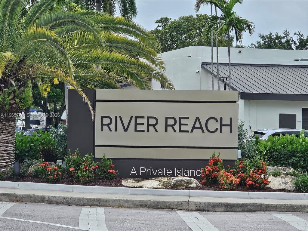 2+1 Condo — 1101 River Reach Dr APT 418