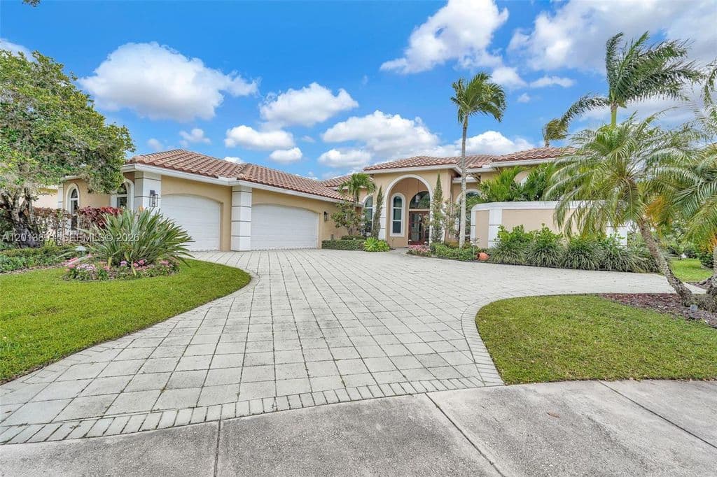5+1 Müstakil ev — 2715 Edgewater Ct