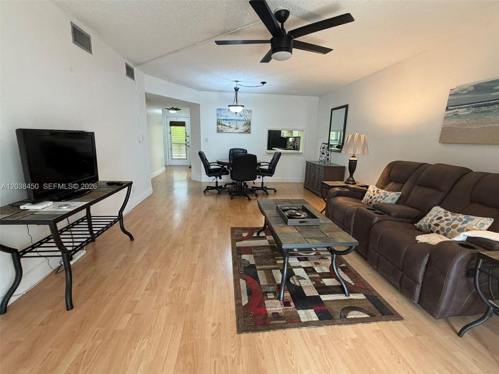 2-bedroom Condo — 4960 E Sabal Palm Blvd APT 308
