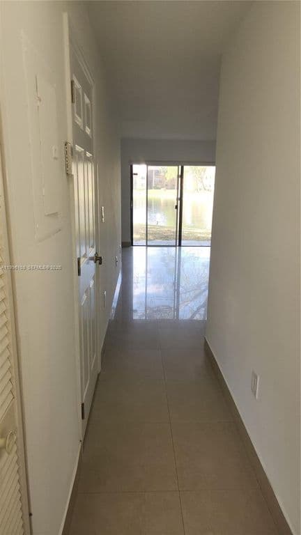 2-bedroom Property — 210 Palm Cir E