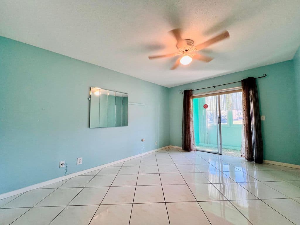 2+1 Condo — 110 Wellington B