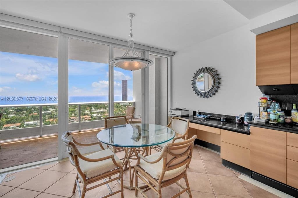 3+1 Condo — 19955 NE 38th Ct APT 2204