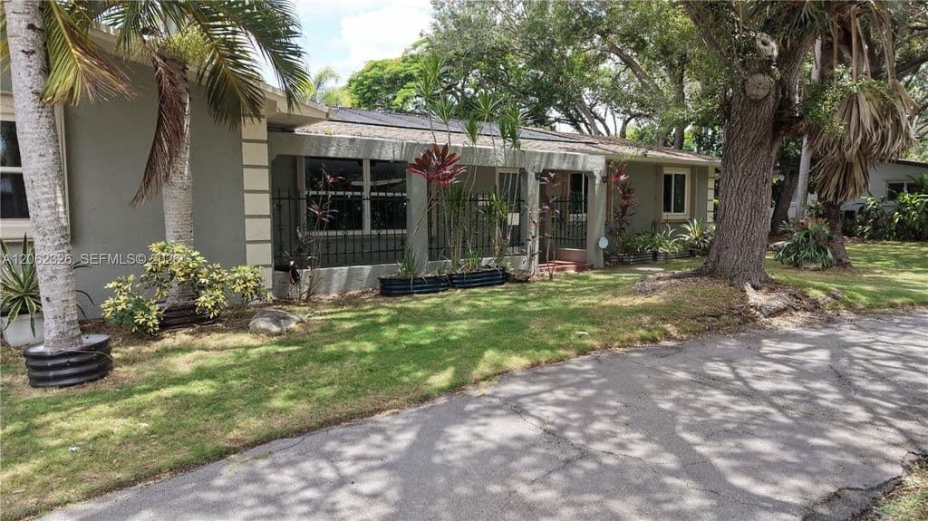 4+1 Müstakil ev — 8331 SW 156th St