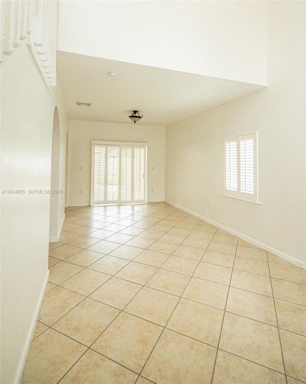 3+1 Mülk — 12901 SW 50th St
