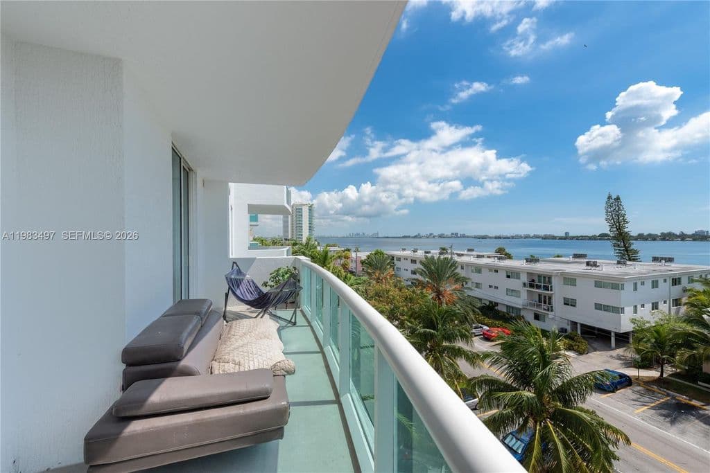 2+1 Condo — 7910 Harbor Island Dr APT 502